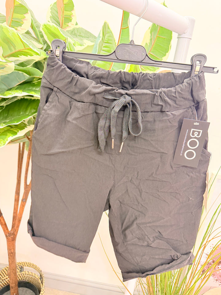 Ladies Fashion Stretch Magic Shorts black