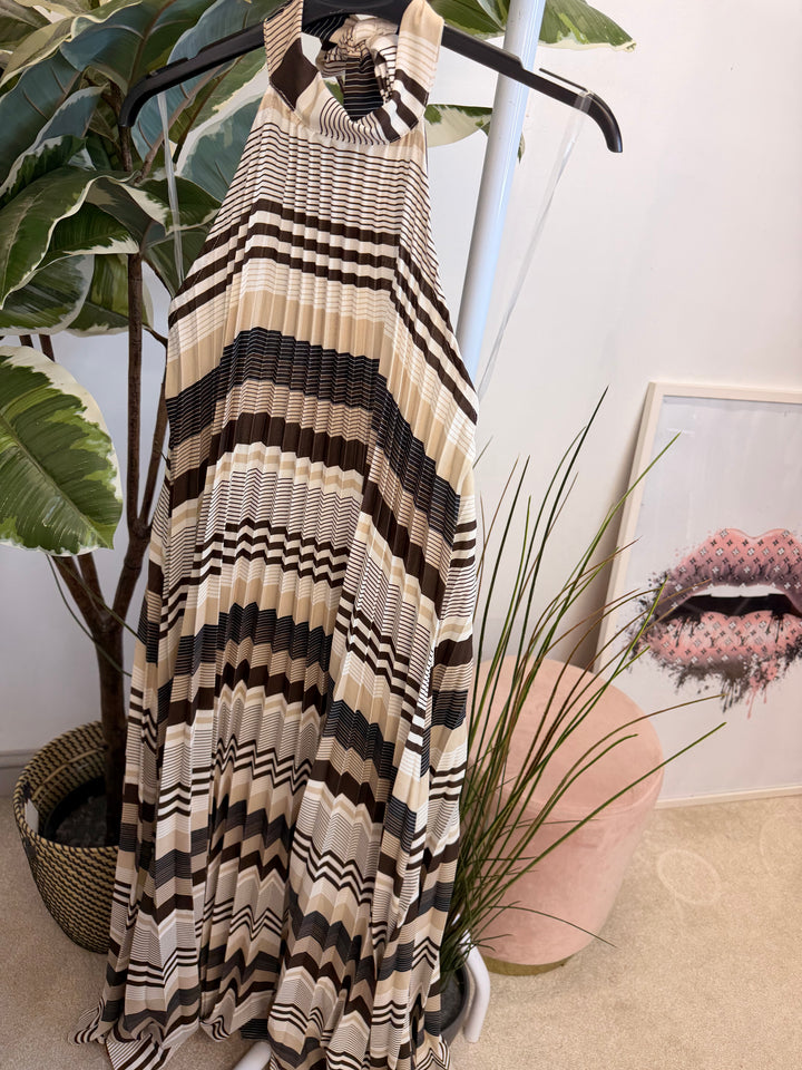 Ladies Fashion Zig Zag Print Pleated Halter Neck Maxi Dress