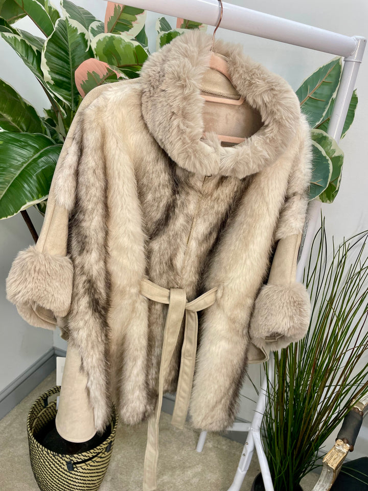LADIES CREAM BEIGE FAUX FUR FASHION CAPE