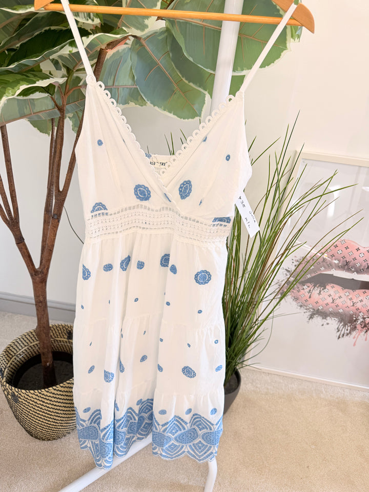 Ladies White Broderie Anglaise Cotton Summer Dress - blue & beige