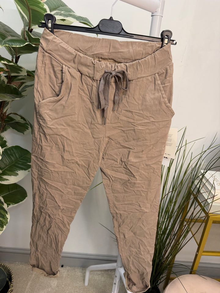 Women’s Stretch Crinkle Magic Trousers beige mocha