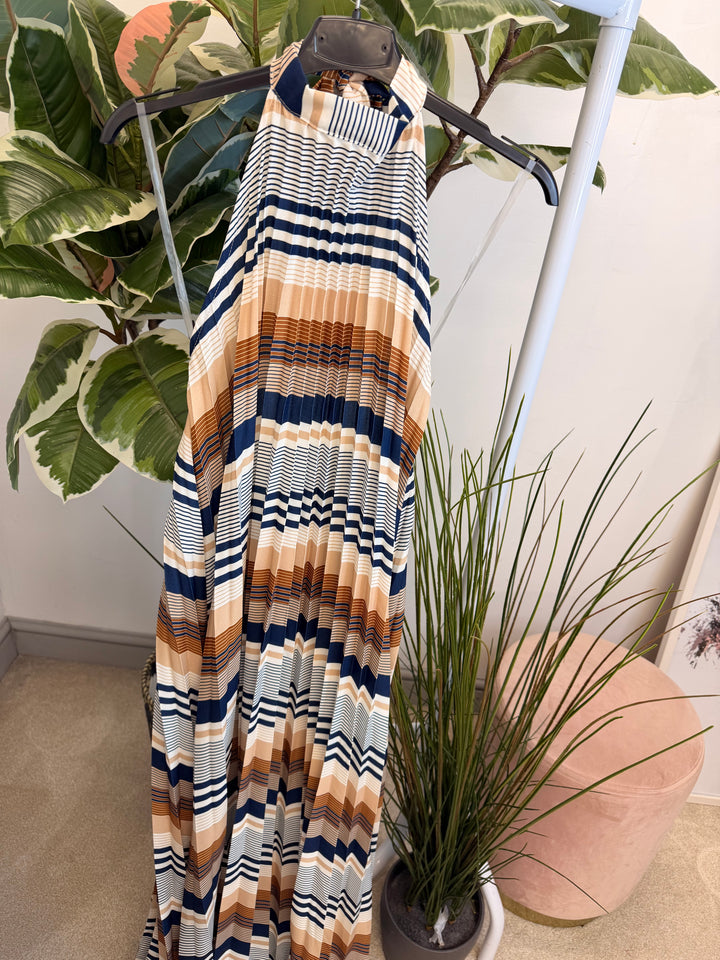Ladies Fashion Zig Zag Print Pleated Halter Neck Maxi Dress