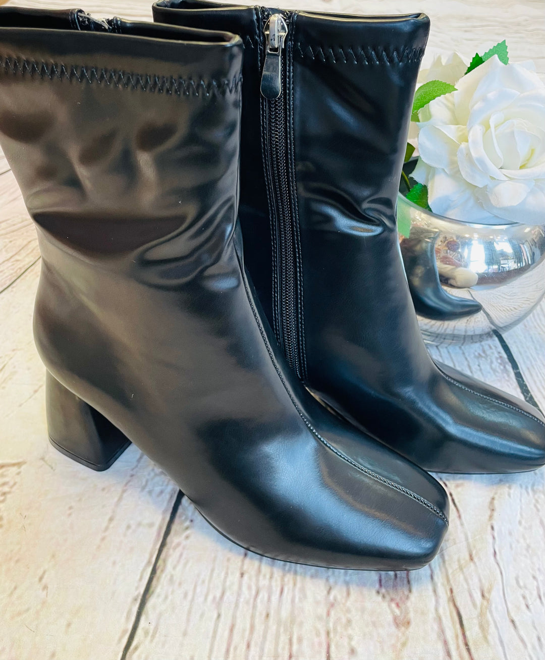 BLACK BLOCK HEEL ANKLE BOOTS ( 2215 )