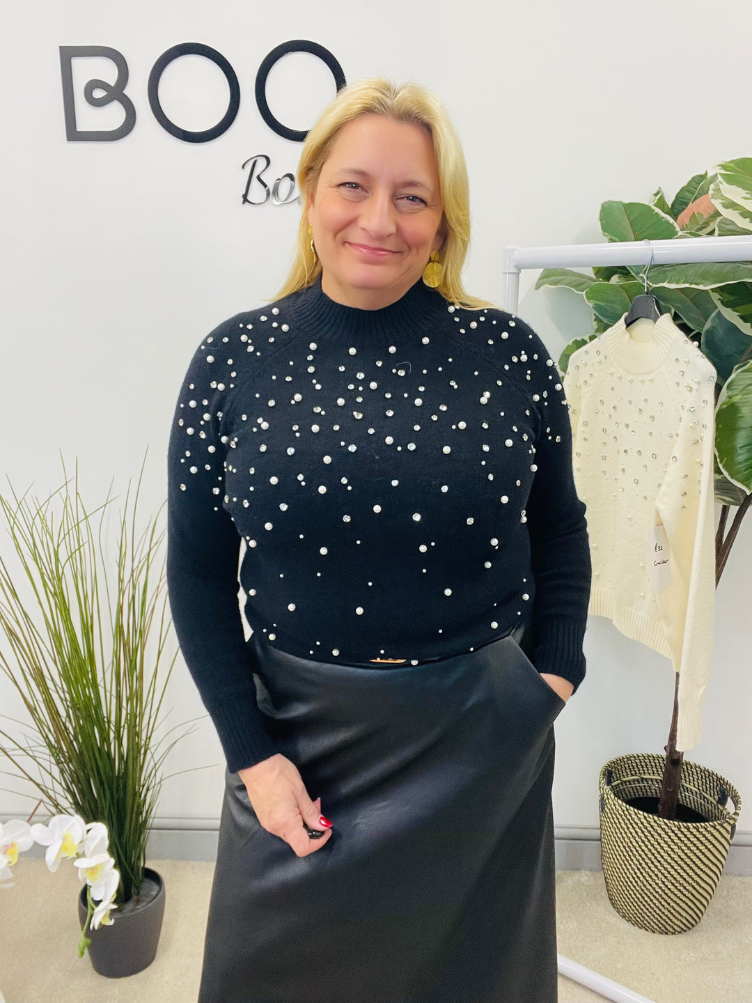 LADIES PEARL & DIAMANTE JUMPER - BLACK & WHITE