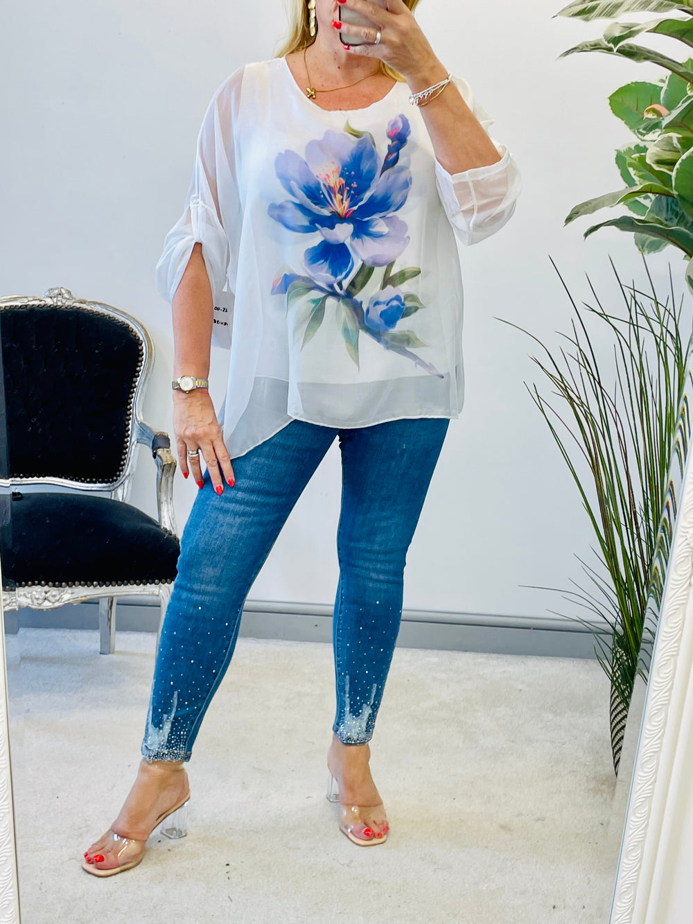 LADIES WHITE SILKY LOOSE FIT PRETTY FEMININE SUMMER TOP