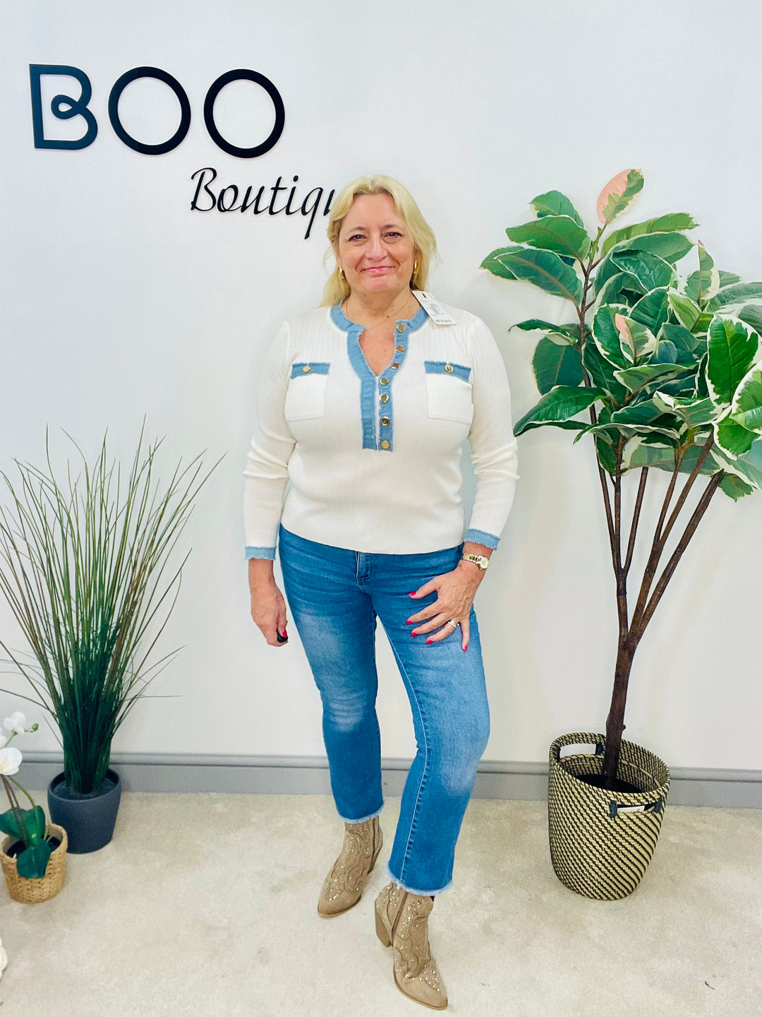 LADIES WHITE RIBBED KNIT, DENIM EDGE TOP JUMPER