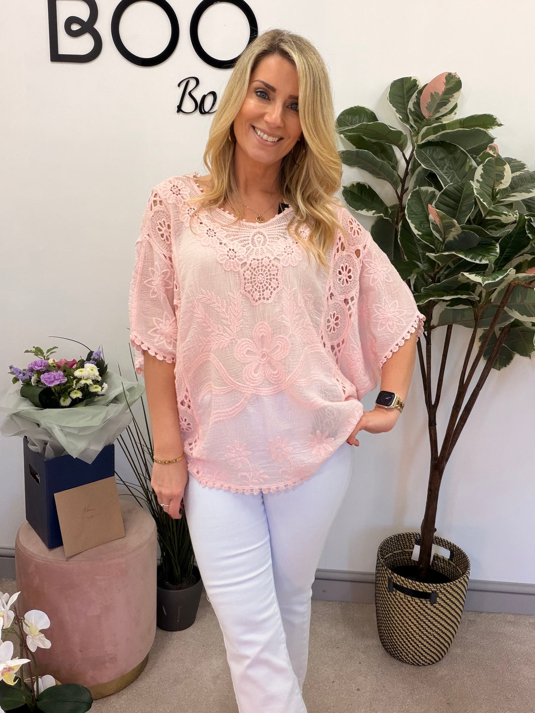 Ladies Fashion Pretty Crochet Lace Top - white & pink