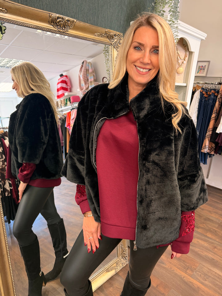 The BLISS faux fur cape jacket - 2 colours