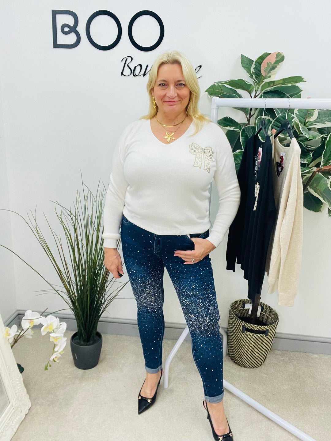 LADIES SOFT KNIT V NECK BOW JUMPER - WHITE, BEIGE & BLACK