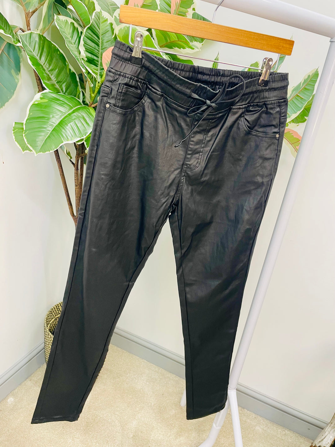 LADIES BLACK WAXY SHINY JOGGY JEANS