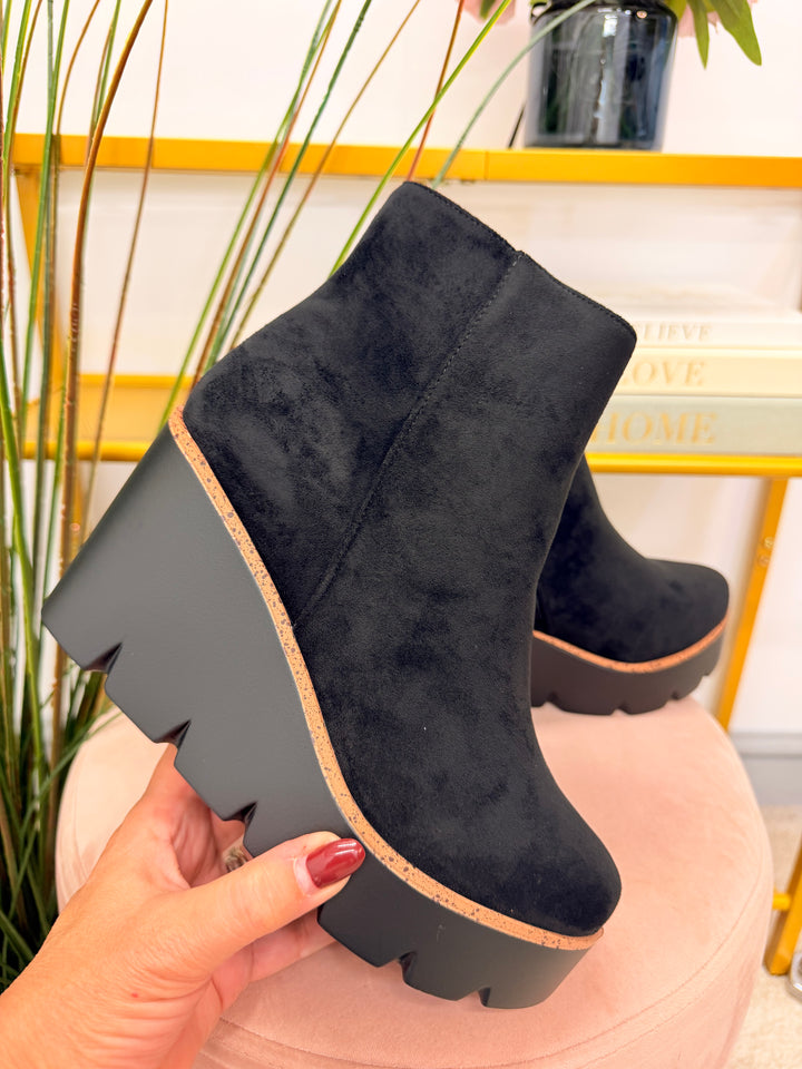 Black Faux Suede Wedge Heel Platform Ankle Boots ( 5067 )