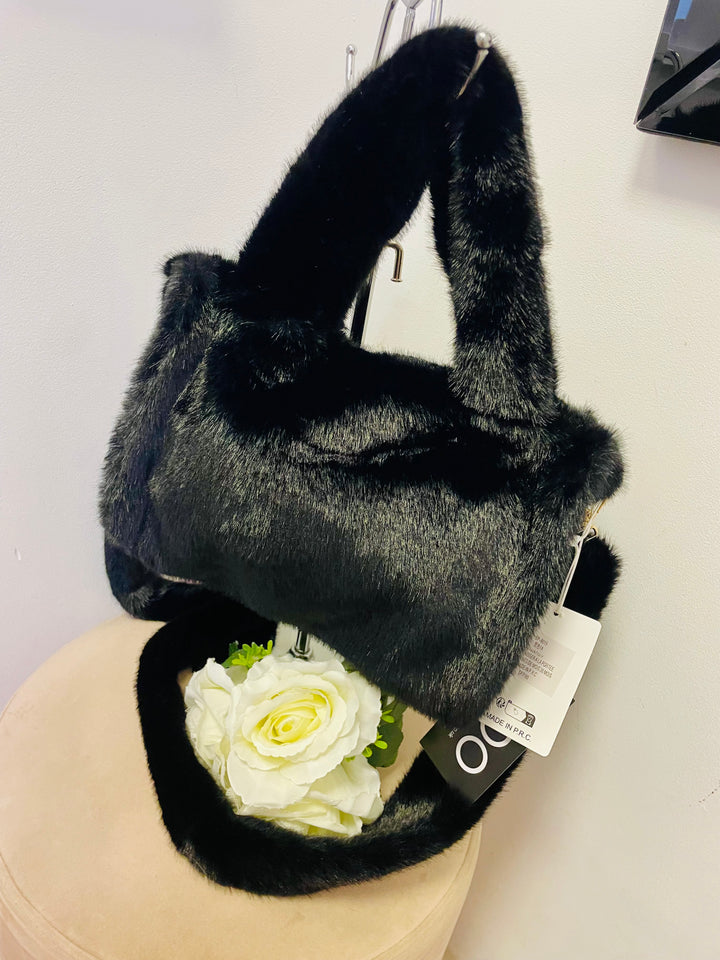 The FLUFFY faux fur bag - 2 colours