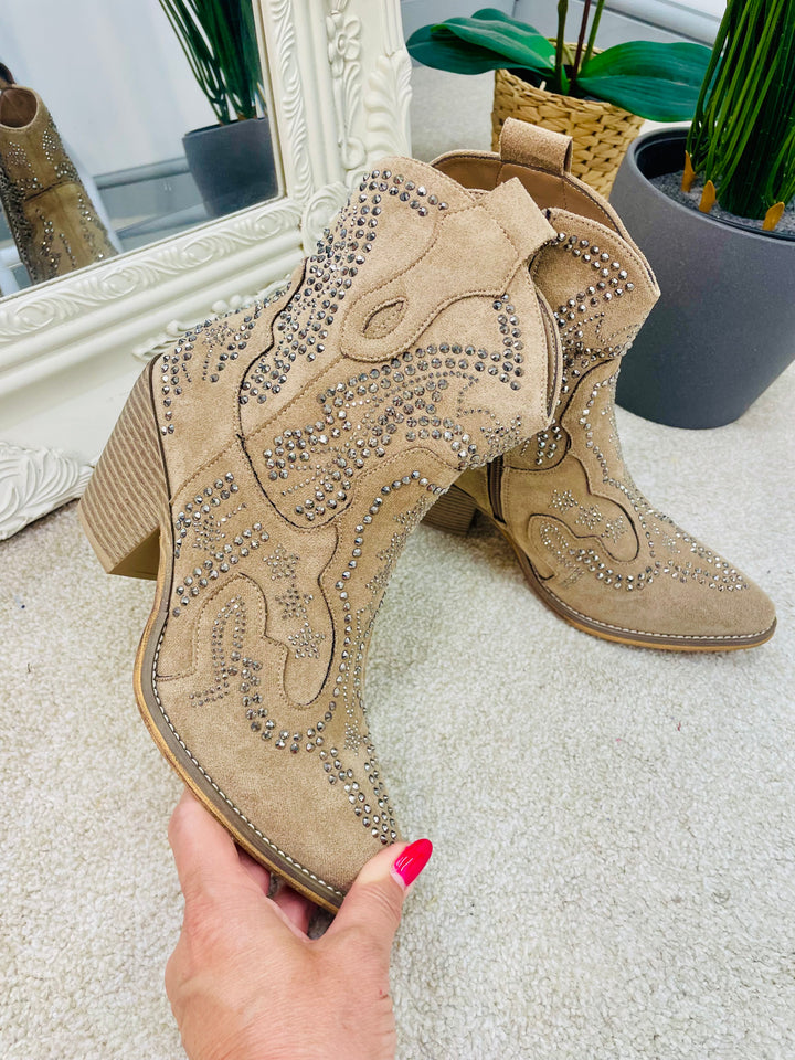 LADIES BEIGE STUD DIAMANTE MID HEEL COWBOY ANKLE BOOTS