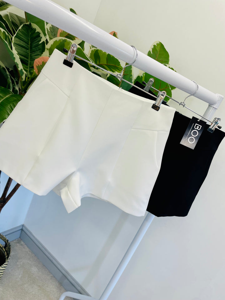 The FERN tailored shorts - 2 colours