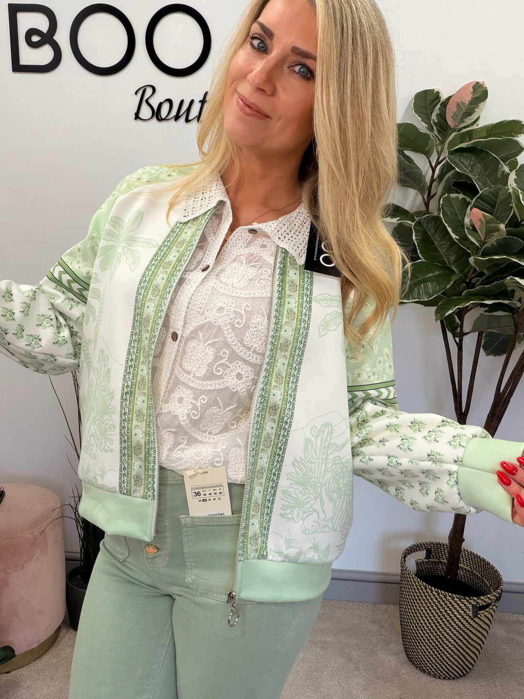 The LAURA jacket - 2 colours