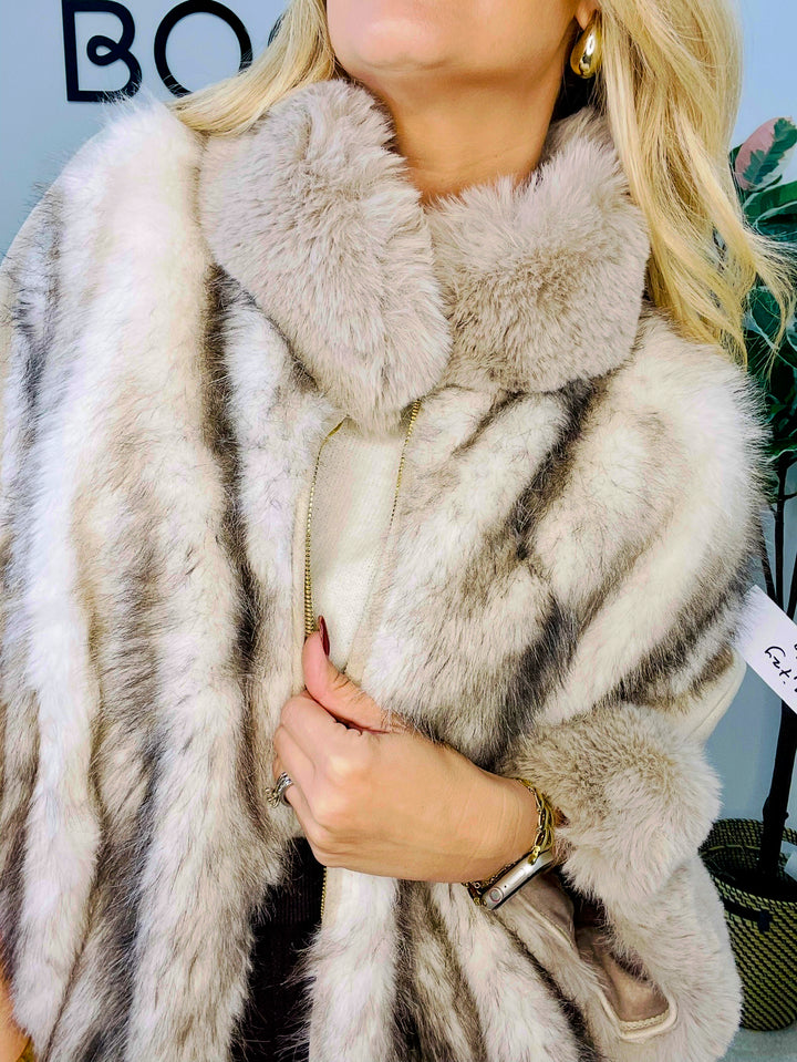 LADIES CREAM BEIGE FAUX FUR FASHION CAPE