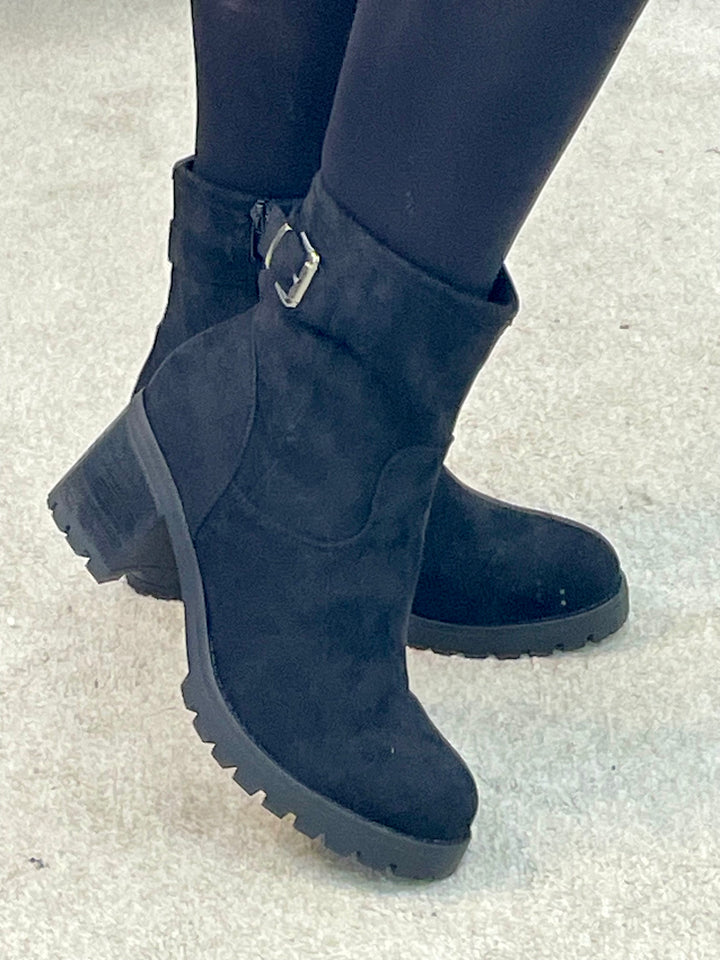 LADIES FASHION BLACK FAUX SUEDE MID HEEL ANKLE BOOTS 
