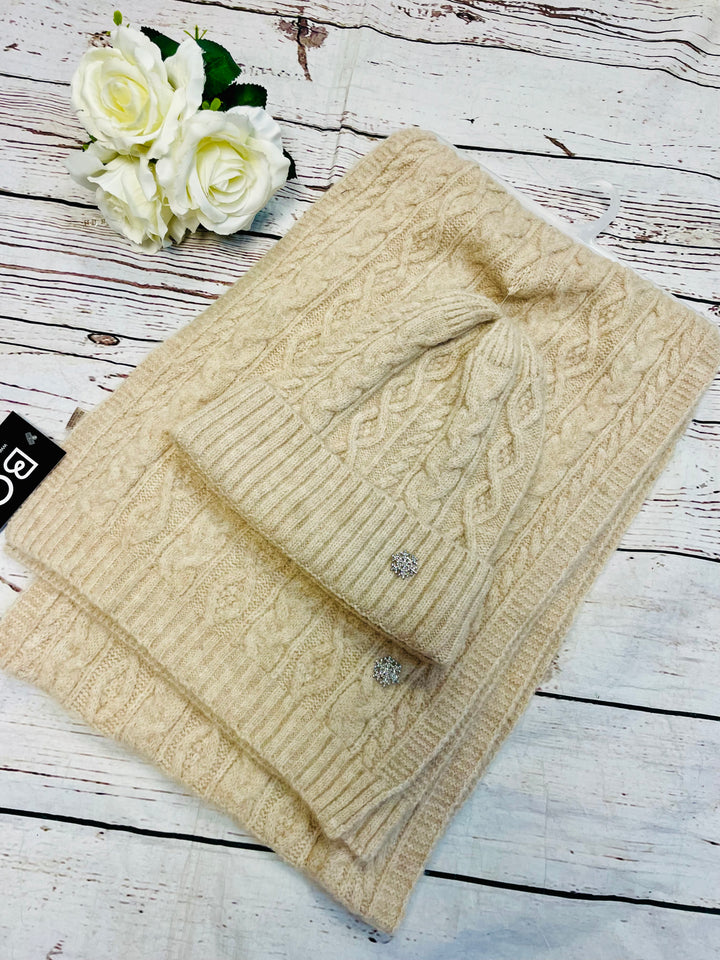 LADIES KNITTED WOOLY HAT AND SCARF SET - BLACK, BROWN & BEIGE