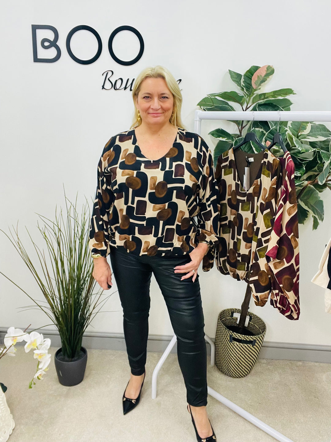 LADIES RETRO PRINT TOP - BROWN, BURGUNDY, BLACK