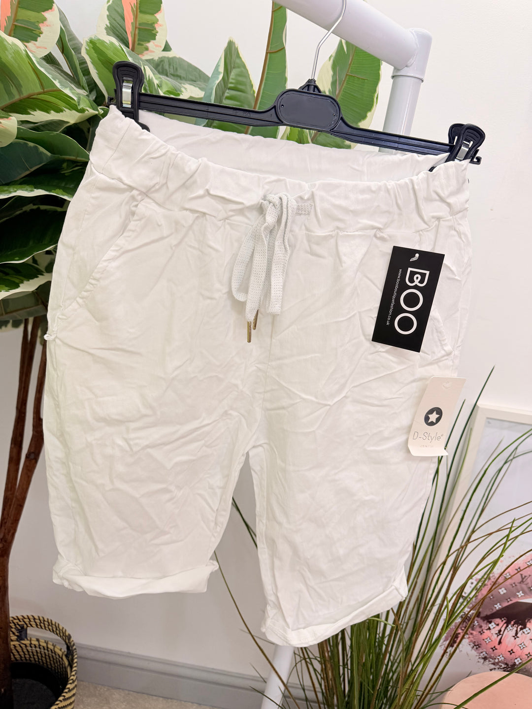 Ladies Fashion Stretch Magic Shorts white