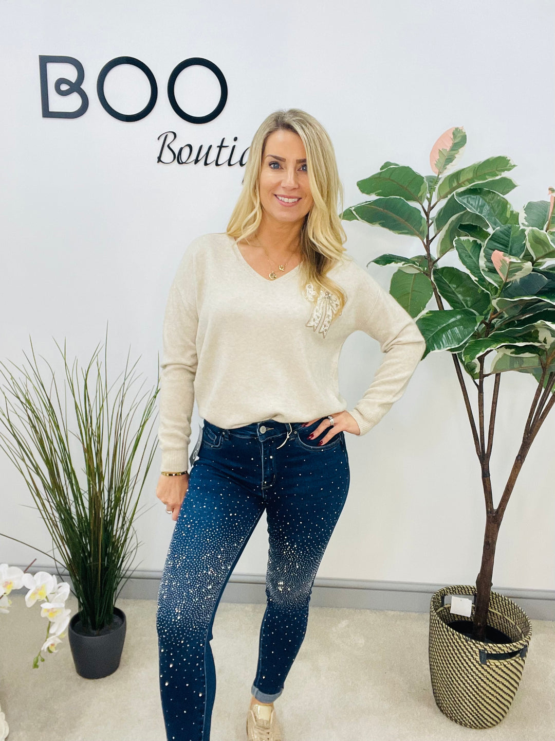 LADIES SOFT KNIT V NECK BOW JUMPER - WHITE, BEIGE & BLACK