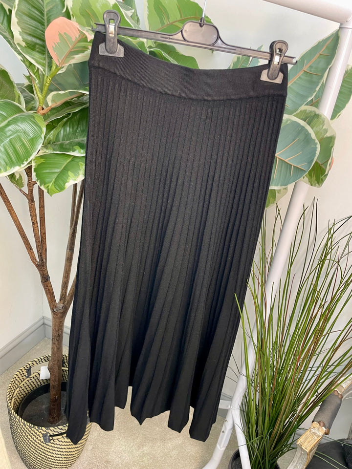 LADIES PLEATED KNITTED SKIRT - BEIGE, BLACK & CHOCOLATE BROWN