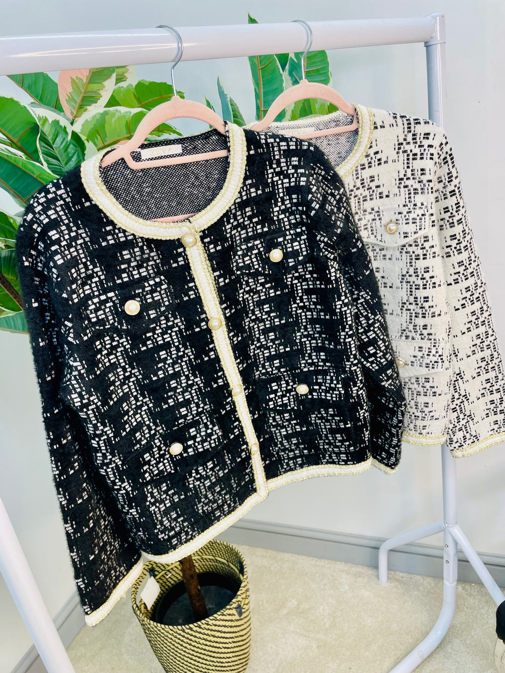 LADIES INSPIRED FLUFFY KNIT BOLERO CARDIGAN JACKET - WHITE & BLACK