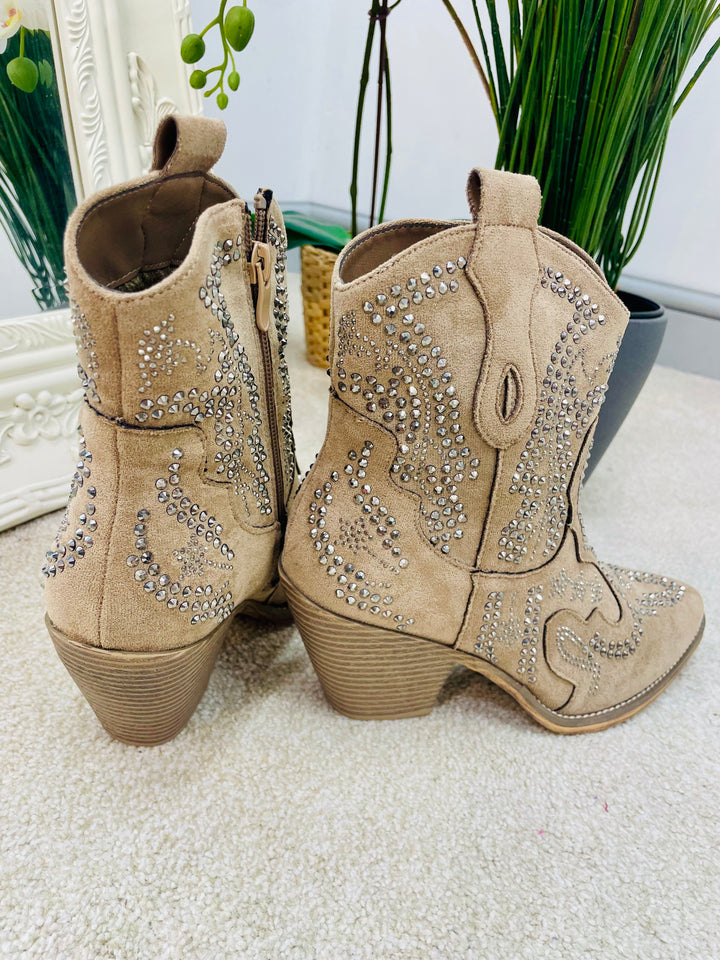 LADIES BEIGE STUD DIAMANTE MID HEEL COWBOY ANKLE BOOTS