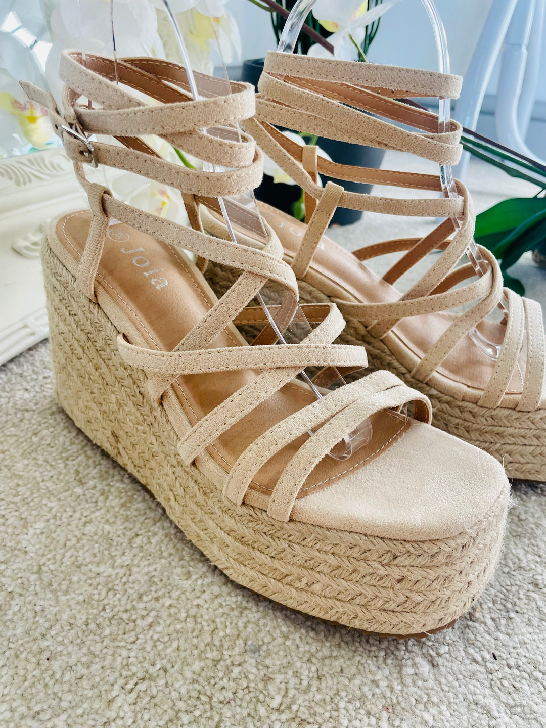 BEIGE STRAPPY FLATFORM WEDGE SANDALS 661 size 4, and