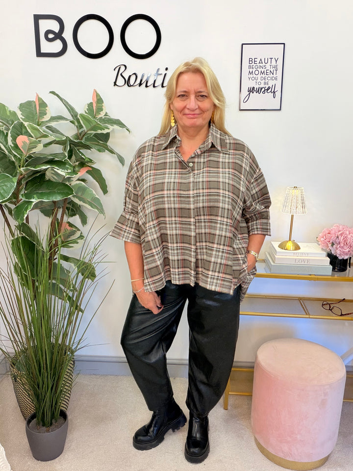 Women’s Check Oversize High Low Shirt  - red and mocha 