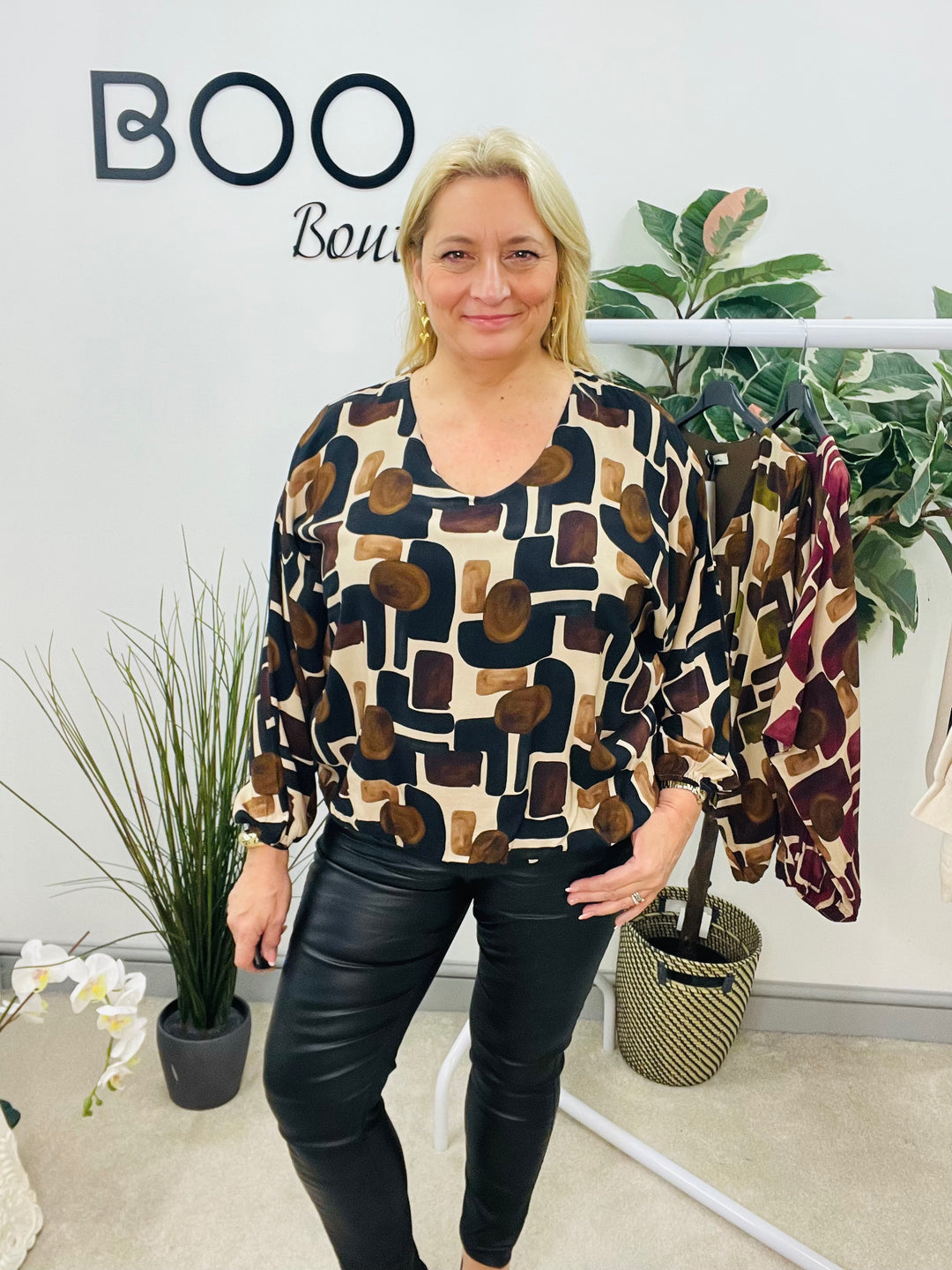 LADIES RETRO PRINT TOP - BROWN, BURGUNDY, BLACK