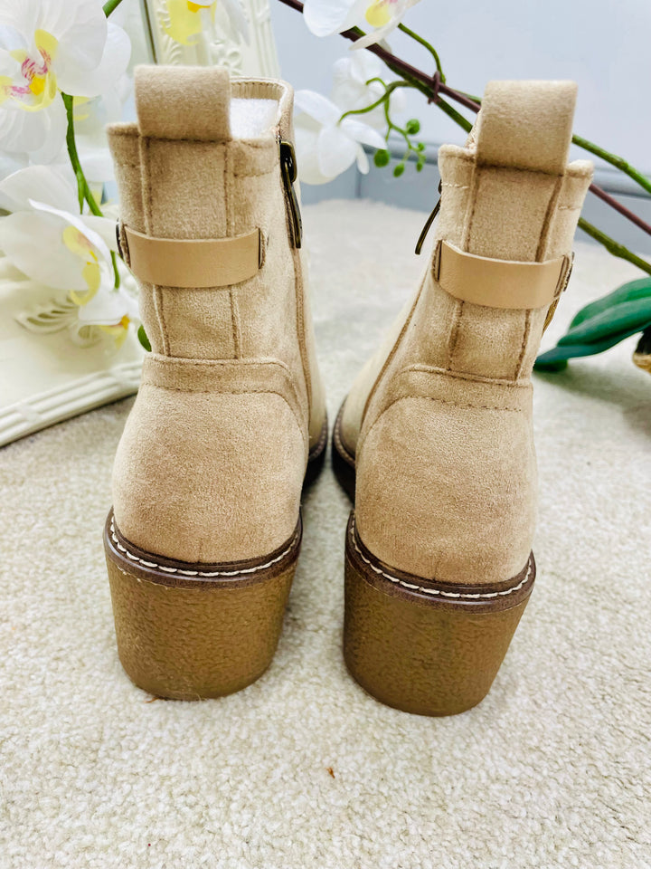 LIGHT BEIGE MID WEDGE HEEL BOOTS ( 1986 ) sizes 3 to 8