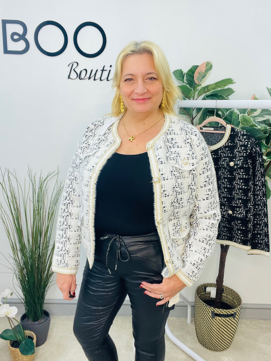 LADIES INSPIRED FLUFFY KNIT BOLERO CARDIGAN JACKET - WHITE & BLACK