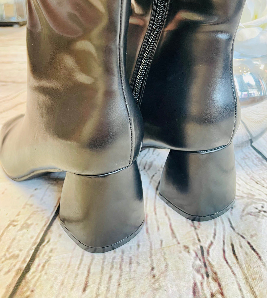 BLACK BLOCK HEEL ANKLE BOOTS ( 2215 )