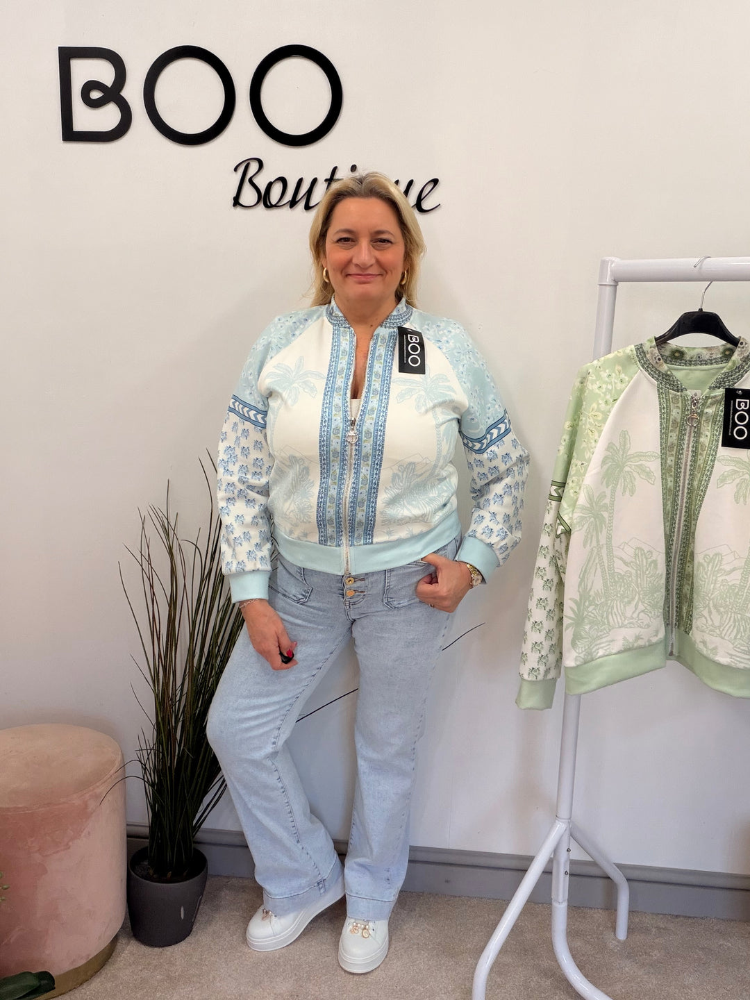 The LAURA jacket - 2 colours