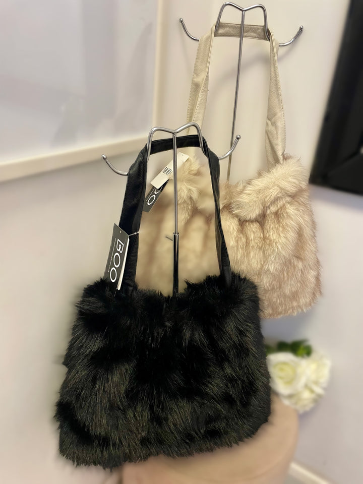 The DEE faux fur bag - 2 colours