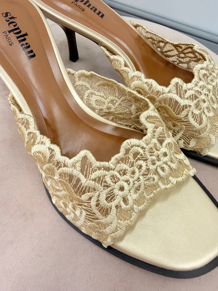 Ladies Fashion Lace Kitten Heel Sandals Mules - black & gold