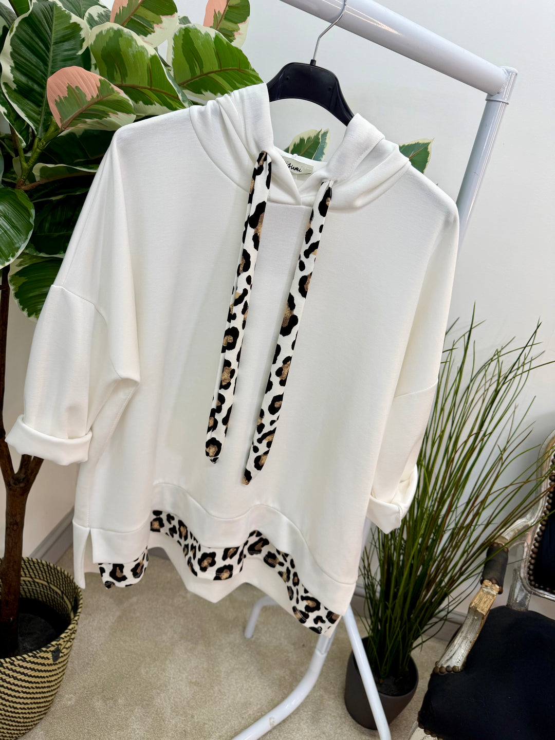 LADIES WHITE LEOPARD EDGE SCUBA OVERSIZE TOP