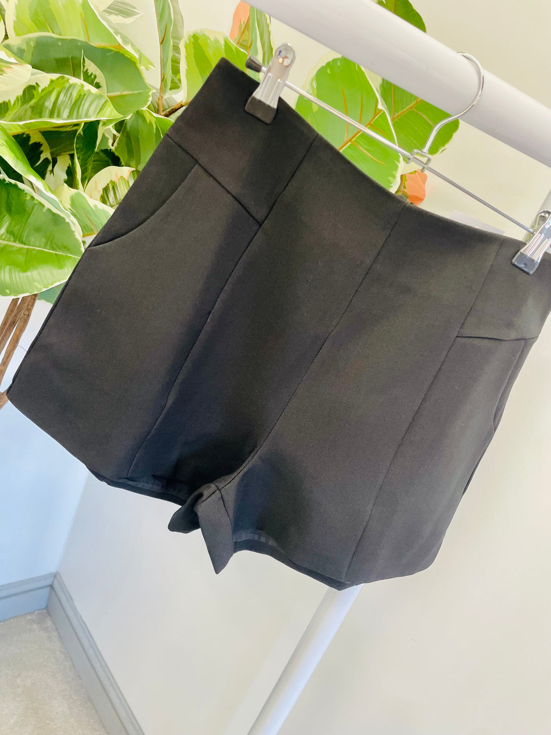 The FERN tailored shorts - 2 colours