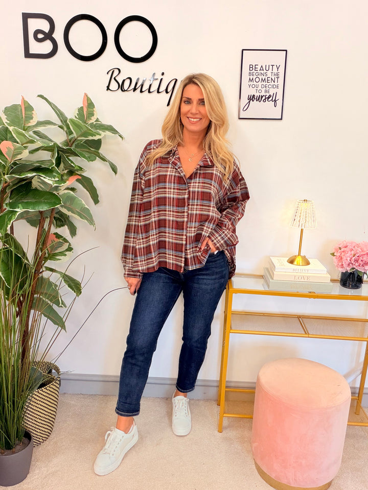 Women’s Check Oversize High Low Shirt  - red and mocha 