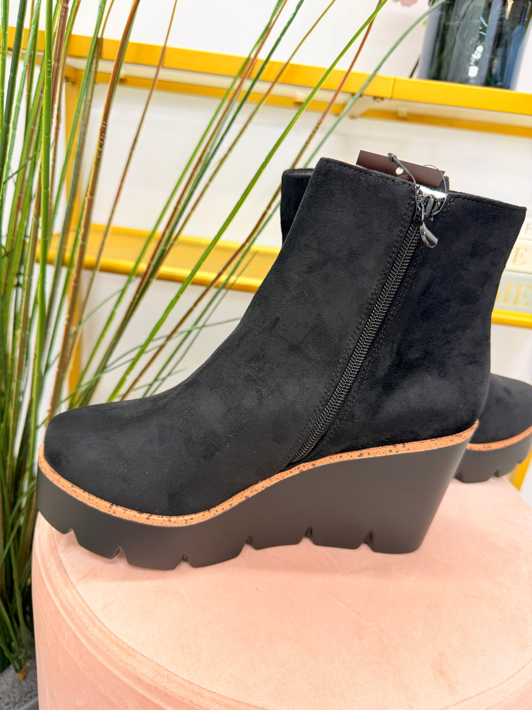 Black Faux Suede Wedge Heel Platform Ankle Boots ( 5067 )