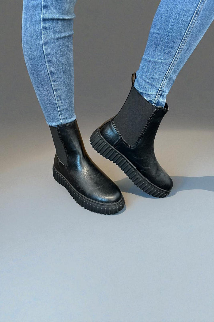 LADIES BLACK CHUNKY FLATFORM ANKLE BOOTS