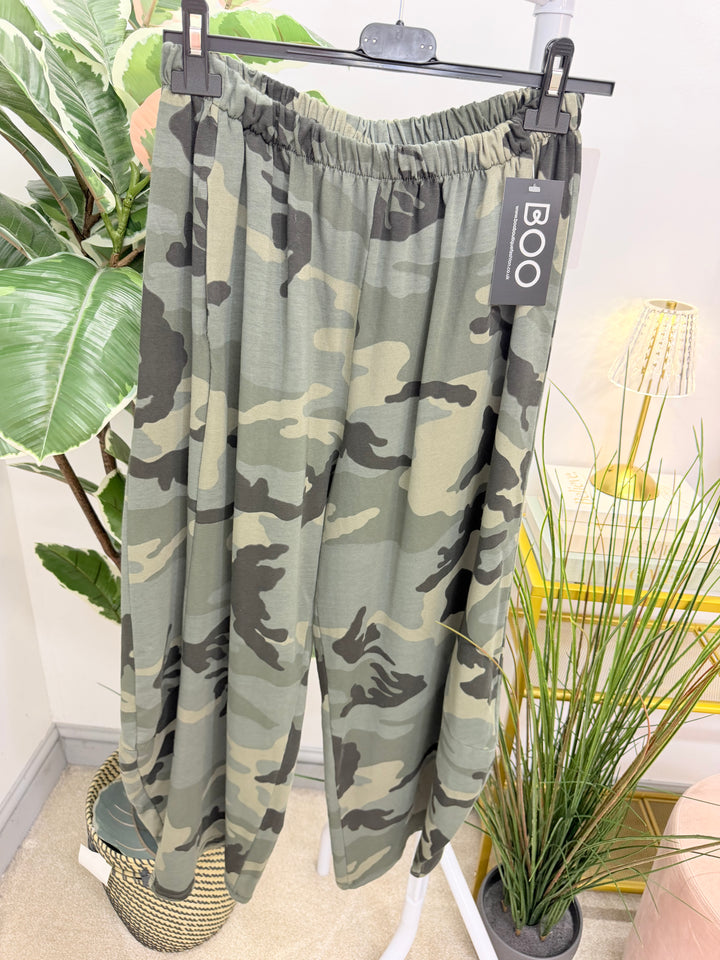 The JANICE camoflague balloon leg trousers