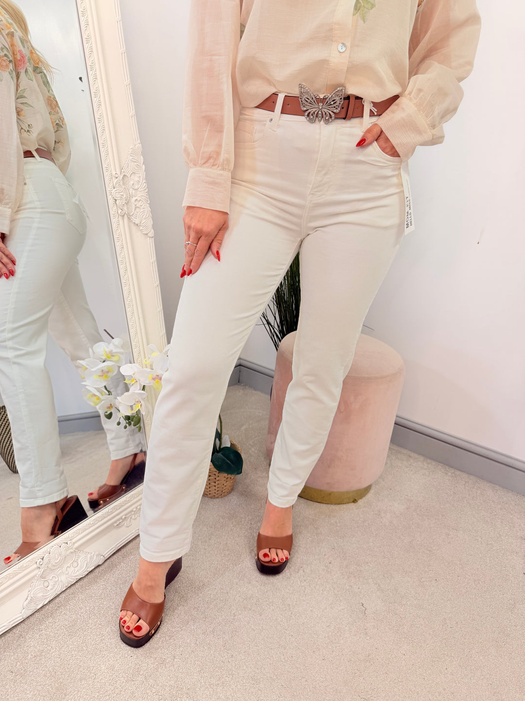 Ladies Fashion White Mom Fit  Stretch Jeans