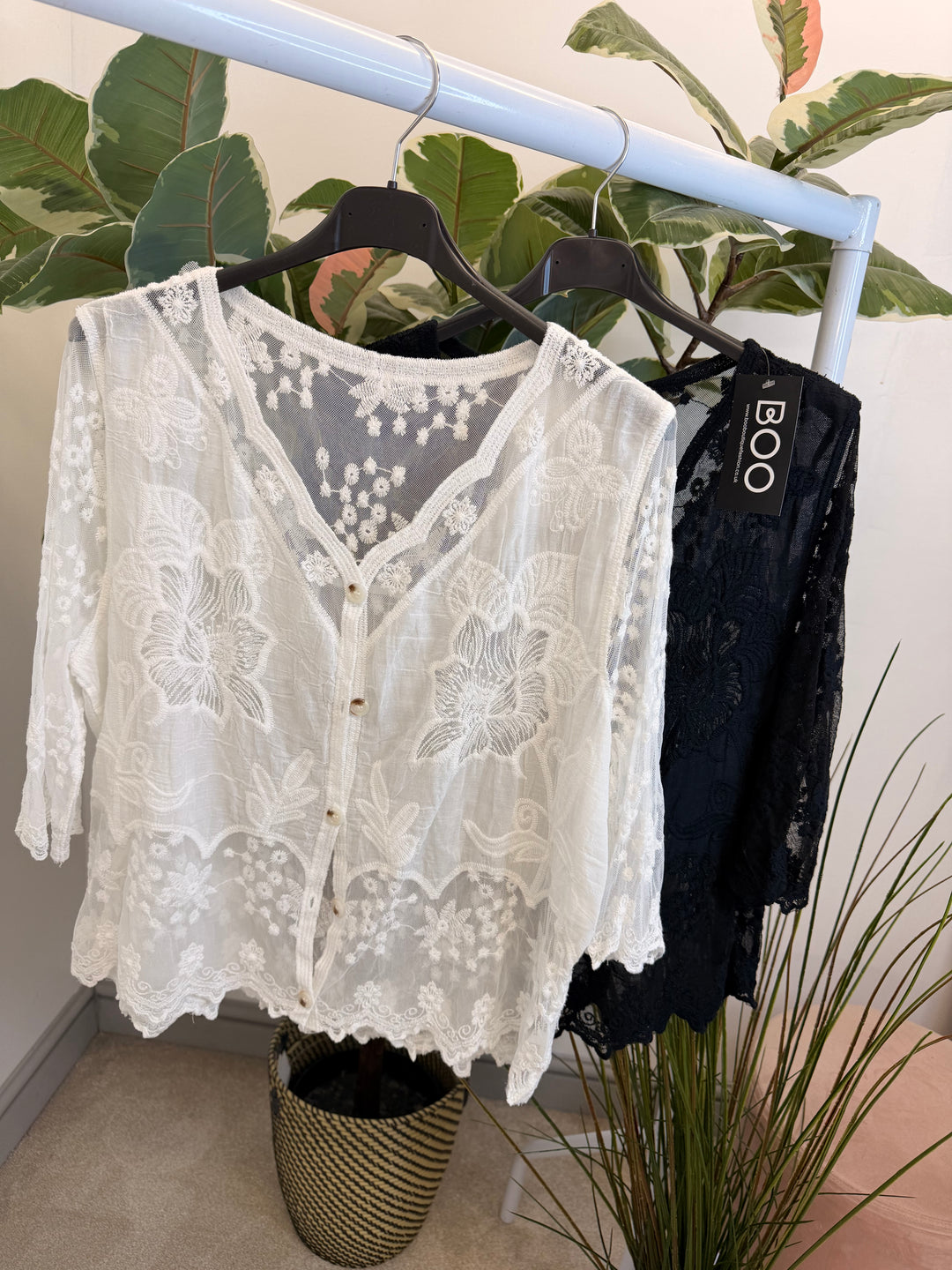 Ladies Fashion Pretty Lacy Bolero Cardigan - Black & White