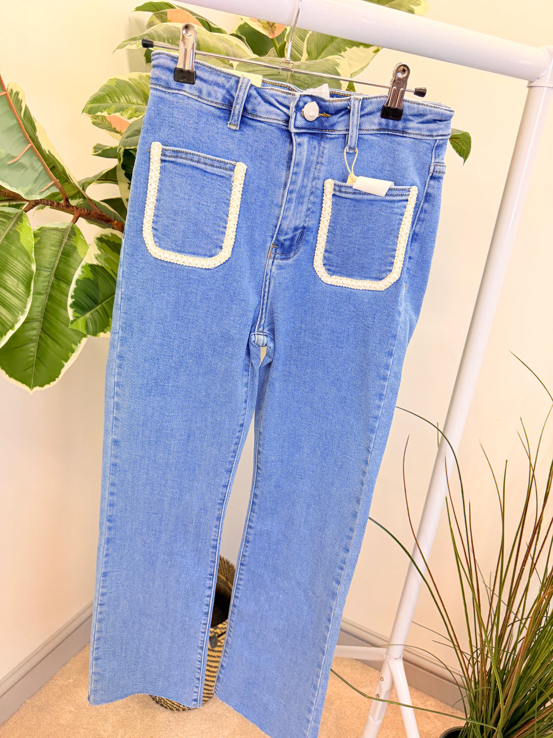 Ladies Fashion Front Pocket Blue Denim Ankle Grazer Jeans