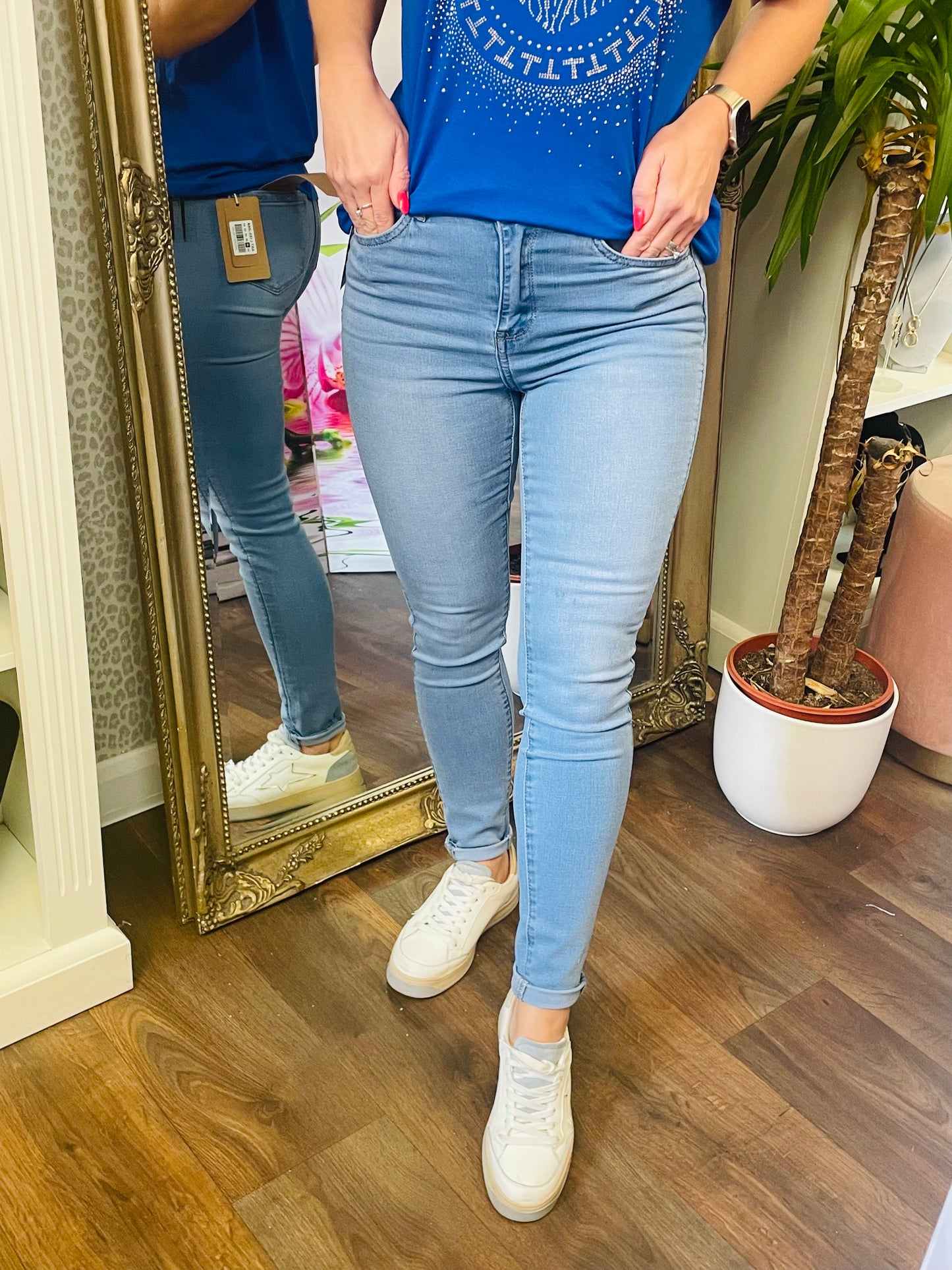 LYNN blue jeans - size 6 and 8